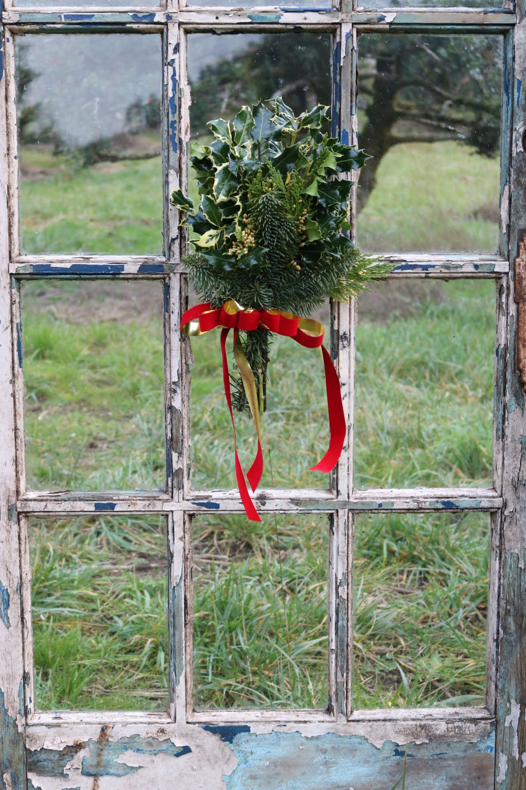 Holly Bouquet Deluxe image 0