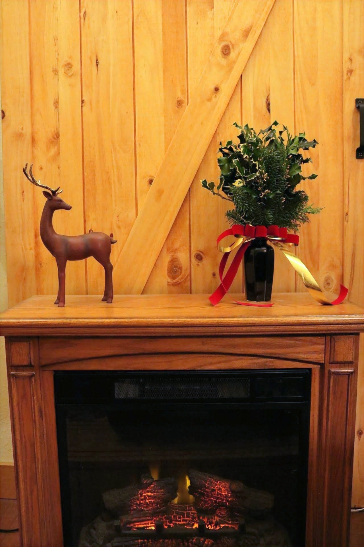 Holly Bouquet Deluxe image 1